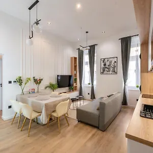 apt-w31-three-bedrooms.inbudapesthotels.com/